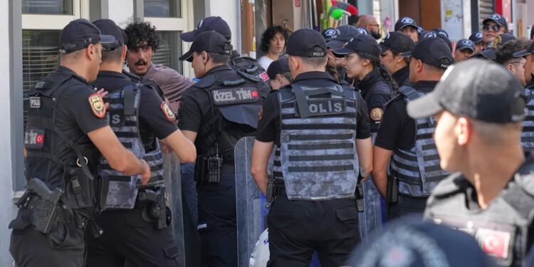 Dos expresidentes detenidos en Turquía por consumo de droga