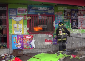 Un hombre muerto y al menos cuatro locales consumidos tras pavoroso incendio en la colonia Santa María de la capital
