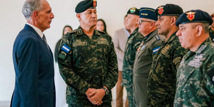 Presidente Asfura reafirma su compromiso con Fuerzas Armadas para defender la Democracia y el territorio hondureño