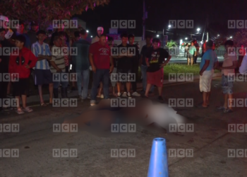 ¡Desgarradora escena! Hombre lucha por su vida mientras se aferra de su esposa muerta tras aparatoso accidente en SPS