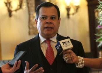 ¡REAPARECIÓ! Tras permanecer en Nicaragua Ricardo Cardona toma posesión de su curul en el Parlacen y propone un proyecto de Ley