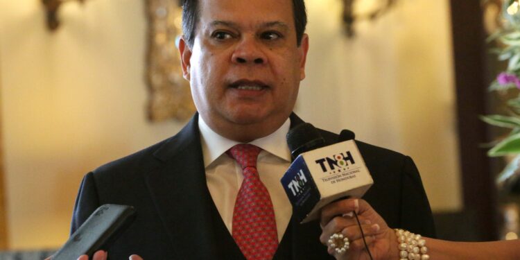 ¡REAPARECIÓ! Tras permanecer en Nicaragua Ricardo Cardona toma posesión de su curul en el Parlacen y propone un proyecto de Ley