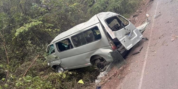 ¡Pudo ser tragedia! Siete pasajeros heridos tras volcamiento en Santa Bárbara