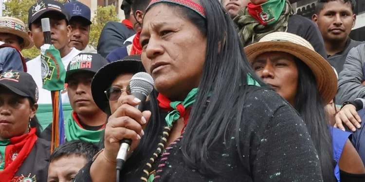 La líder indígena colombiana Aída Quilcué será la compañera de fórmula del izquierdista Iván Cepeda