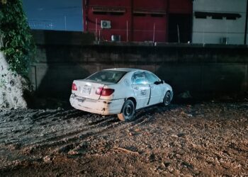 Abandonado en la 33 calle hallan taxi robado | Móvil Emergencia SPS