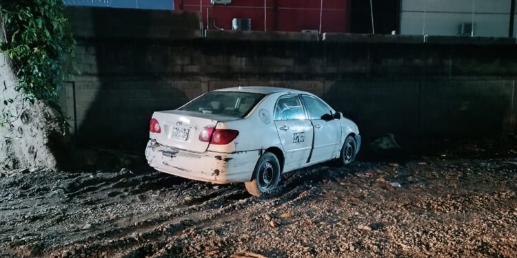 Abandonado en la 33 calle hallan taxi robado | Móvil Emergencia SPS