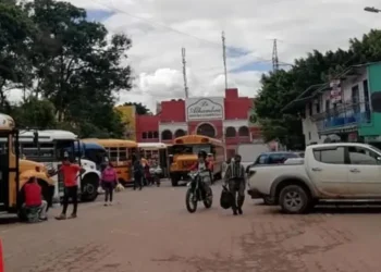 Transporte público en zona oriental de Honduras aumenta cinco lempiras por alza del combustible