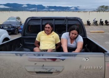 Cae pareja que fingía ser de la pandilla 18 para extorsionar en Olanchito, según la Policía