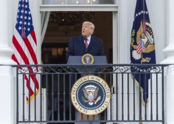 Trump revela la construcción de un «gran complejo» militar bajo el salón de baile de la Casa Blanca