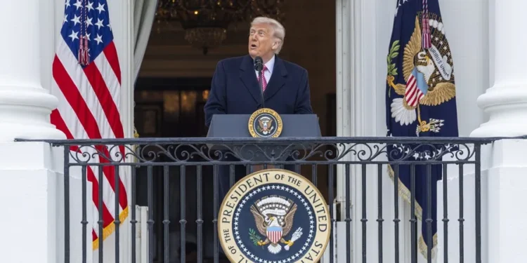 Trump revela la construcción de un «gran complejo» militar bajo el salón de baile de la Casa Blanca