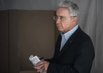 Las elecciones en Colombia dejan cientos de candidatos «quemados», incluido el expresidente Álvaro Uribe