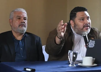 Al menos 245 personas sufrieron persecución en El Salvador entre 2019 y 2025, dice un informe