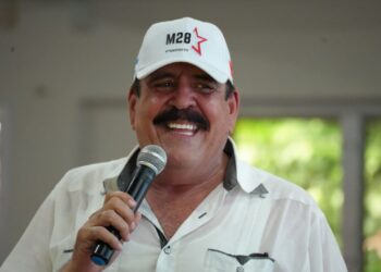 Familia de Carlos Zelaya confirma que lucha contra el cáncer con un tratamiento intensivo en México