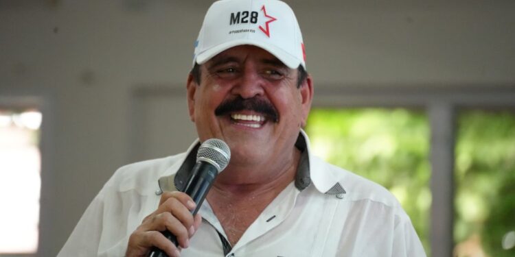 Familia de Carlos Zelaya confirma que lucha contra el cáncer con un tratamiento intensivo en México