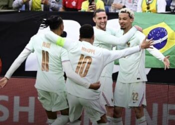 Con un gol de Mbappé, Francia le ganó 2-1 a Brasil en un amistoso con aroma a Mundial