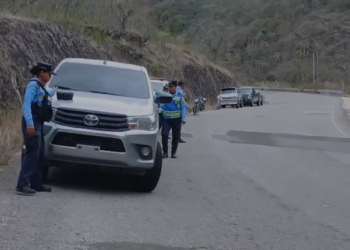 Dos jóvenes de 28 y 20 años pierden la vida en la carretera de Marcala luego que su motocicleta presentó fallas en los frenos