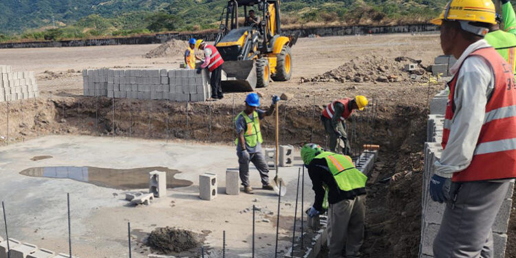 INM identifica que gobierno de Castro facilitó mediante un decreto ejecutivo y discrecional el ingreso de ciudadanos chinos para construir el Hospital del Sur