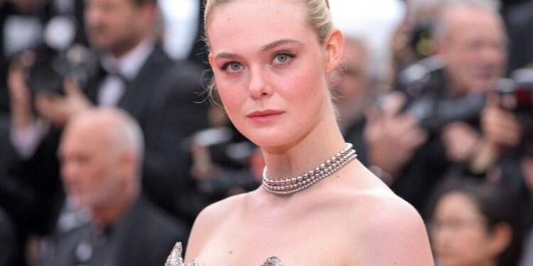 Elle Fanning sorprende al abrir una cuenta en OnlyFans para preparar su nuevo papel