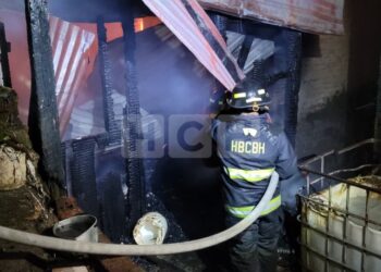 Borracho incendia la casa y su madre por poco muere calcinada en la Campo Cielo | Móvil Emergencia TGU