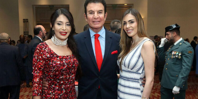 ¡Se bajaron el canasto! Alia Kafati e Iroshka Elvir se enfrentan duramente en las redes sociales y hasta sacan a relucir sus matrimonios