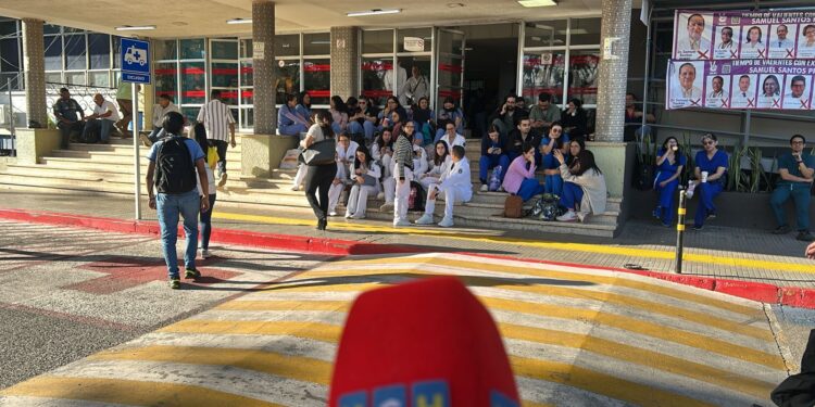 Secretaría de Salud acredita recursos a la UNAH para médicos residentes que se mantenían en asambleas informativas