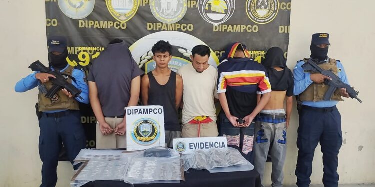 Sacan de circulación a presuntos distribuidores de droga de la MS13 en la capital
