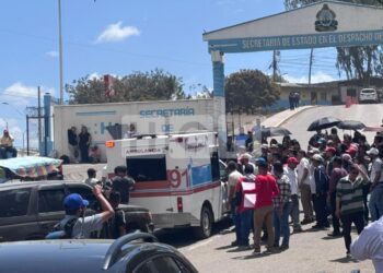 ¡En pie de lucha! Personal del 911 protesta en la Secretaría de Seguridad exigiendo acceso a las instalaciones