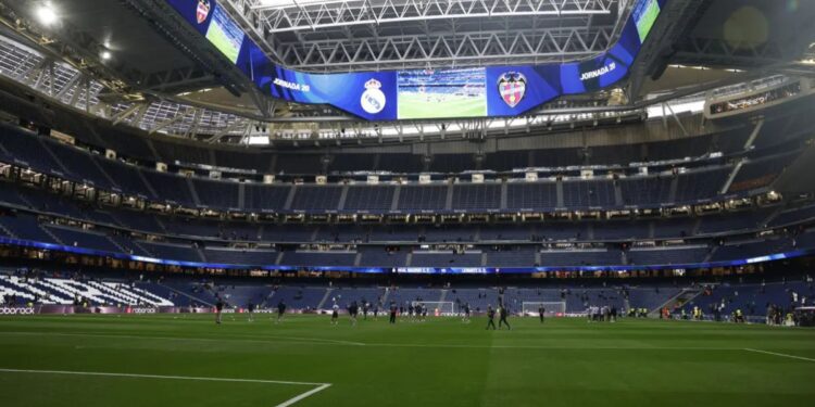 UEFA sanciona al Madrid con un cierre parcial por saludo nazi