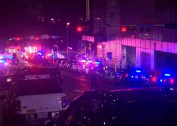 El FBI investiga un “posible vínculo con terrorismo” en un tiroteo masivo mortal ocurrido en el centro de Austin