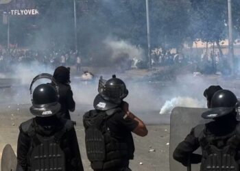 El número de muertos por las protestas frente al consulado de EE.UU. en Karachi sube a nueve, dice un funcionario