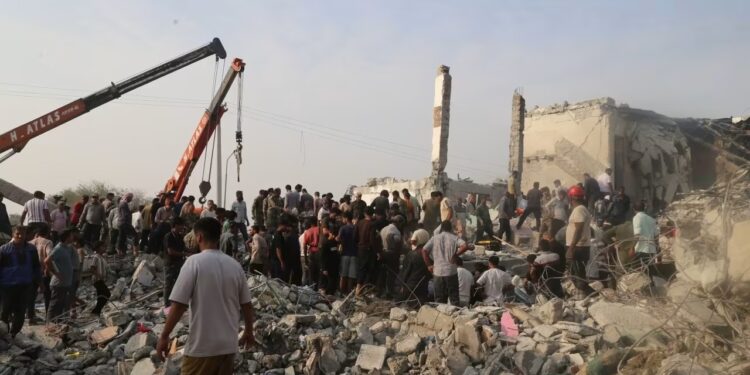 Aumenta a 118 el número de muertos en una escuela de niñas tras el ataque de EE.UU. e Israel