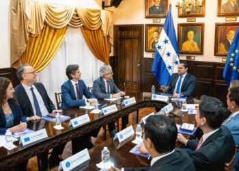 Unión Europea entrega al presidente Tomás Zambrano el informe final y recomendaciones sobre las elecciones generales