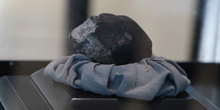 UNAH exhibe el Meteorito Comayagua, el primero confirmado que ha caído en suelo hondureño