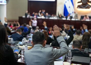Congreso Nacional aprueba préstamo para pavimentar carretera desde La Ceiba hasta Puerto Castilla