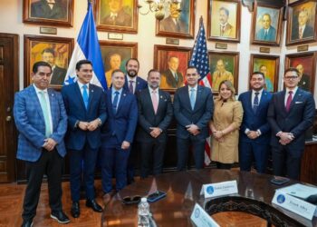 Presidente Tomás Zambrano recibe a congresista estadounidense para hablar sobre migración, inversión extranjera y seguridad