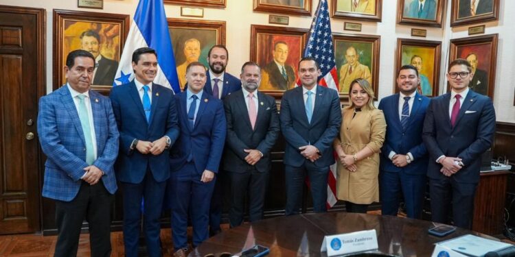 Presidente Tomás Zambrano recibe a congresista estadounidense para hablar sobre migración, inversión extranjera y seguridad