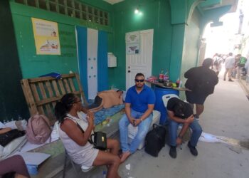 ¡DEMOCRACIA FRACASADA! Sin abrir las JRV y con enfrentamientos violentos, así transcurren las bochornosas elecciones en Guanaja