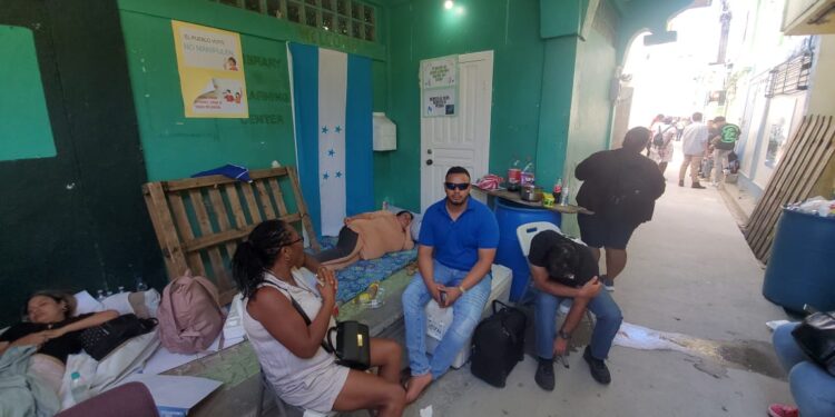 ¡DEMOCRACIA FRACASADA! Sin abrir las JRV y con enfrentamientos violentos, así transcurren las bochornosas elecciones en Guanaja