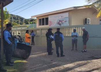 Entre denuncias que "Guanaja está tomada por los narcos" y "Los cachurecos están ocasionando disturbios", así se desarrollan las fracasadas elecciones