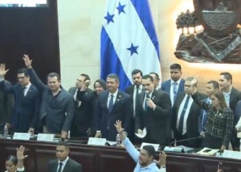 ¡Lo reventaron! Suspenden del cargo al fiscal Johel Zelaya mientras se realice el proceso de juicio político y sería el primero en estrenar esta figura