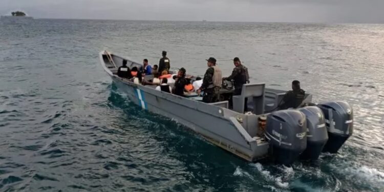Tragedia en el Caribe hondureño: Embarcación desde La Ceiba a Puerto Lempira deja dos mujeres desaparecidas y una bebé tras naufragio
