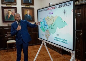 Ministro Aníbal Ehrler prevé que en dos meses finalice bacheo en Coyolito, Valle