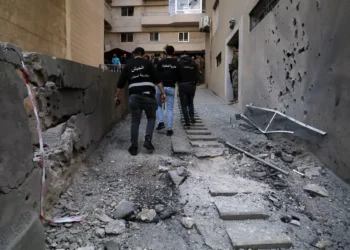 Nueve muertos y 46 heridos en Líbano por bombardeos de Israel, que ordena desplazamientos