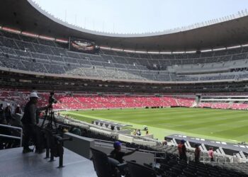 Un hombre muere al caer en la zona de palcos en la reapertura del Estadio Azteca
