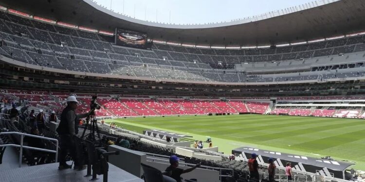 Un hombre muere al caer en la zona de palcos en la reapertura del Estadio Azteca