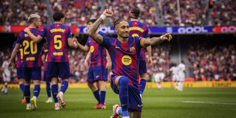Raphinha brilla con triplete en el contundente triunfo 5-2 del FC Barcelona