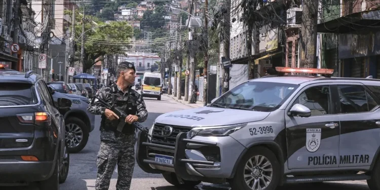 Al menos ocho muertos en una acción policial antidrogas en favelas de Río de Janeiro