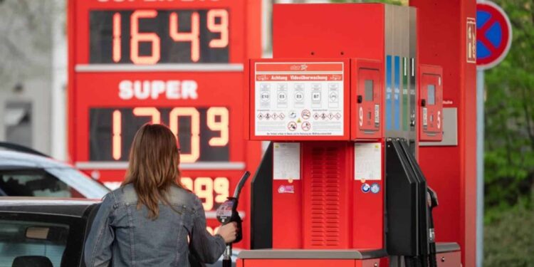 Conflicto en Medio Oriente dispara el precio de los combustibles en Europa