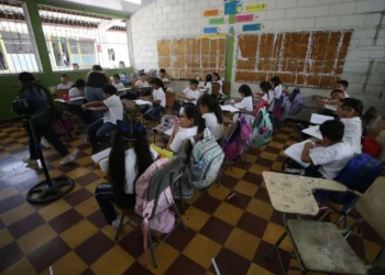 En Honduras y Guatemala, menos de la mitad de adolescentes termina la educación secundaria