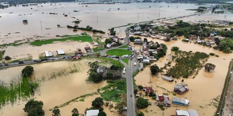 Ecuador declara emergencia nacional por lluvias: 11 muertos y más de 46.000 afectados